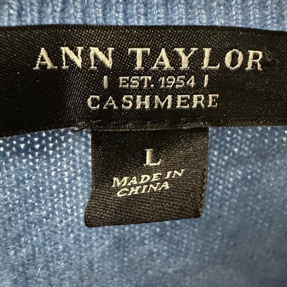 Ann Taylor Cashmere V-Neck Sweater size Large - Picture 3 of 7